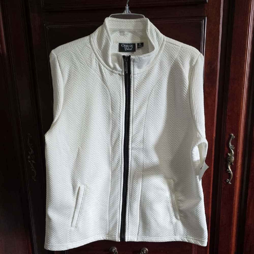 Onque Casuals White Long Sleeve Jacket Lightweight Design With Pockets